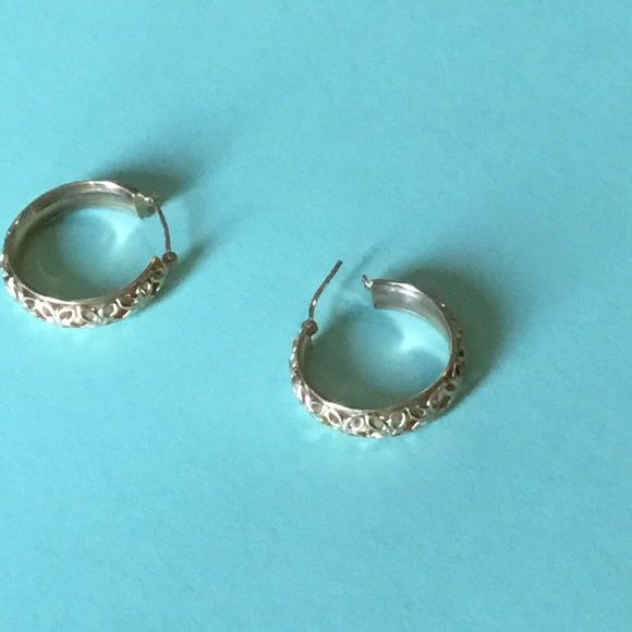 10k gold earrings w/ fancy design marked Israel - Picture 7 of 8